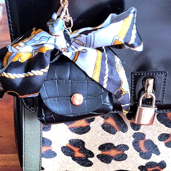Vegan Leather Black Women's Keys Holder Bag. New - Picture 3 of 4
